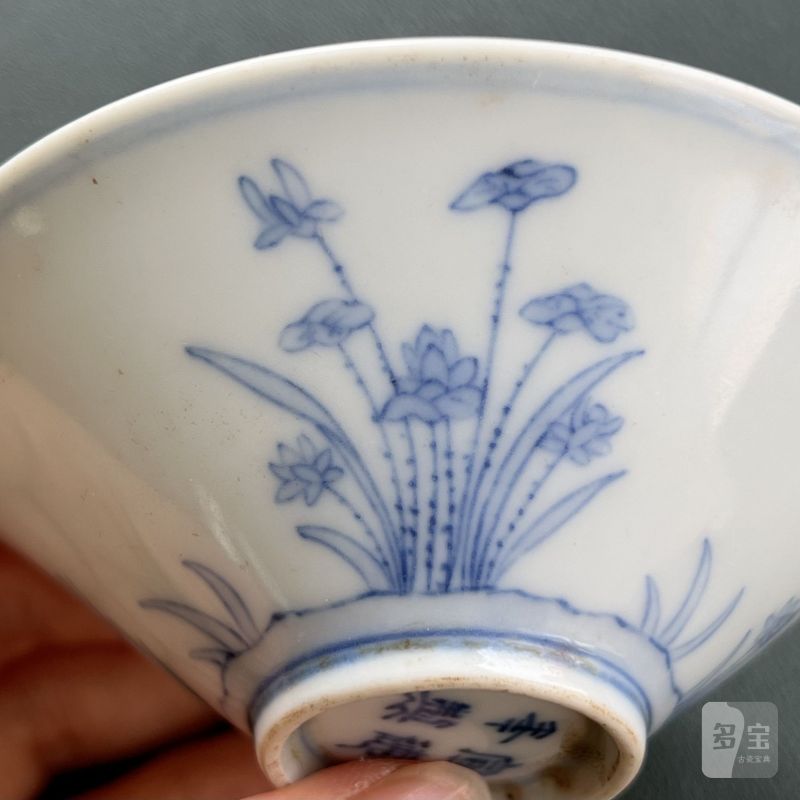 明 仿成化青花折枝花卉纹斗笠盏 - 图8